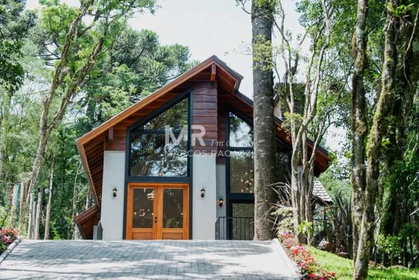 Casa à venda no bairro Pinheiro Grosso em Canela/RS
