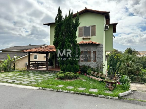 Sobrado à venda no bairro Mirante das Agulhas em Resende/RJ