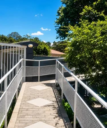 AMPLO SOBRADO - CONDOMINIO FECHADO - HORTO FLORESTAL/TREMEMBÉ