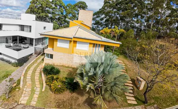 Casa altíssimo padrão mobiliada e decorada 04 suítes a venda, 397m2, 03 closets, sala de jogos, imóvel em conceito aberto, claro, ventilado, sistemas de automação residencial para Alexa, piscina e área gourmet com churrasqueira, 04 vagas de garagem, cond