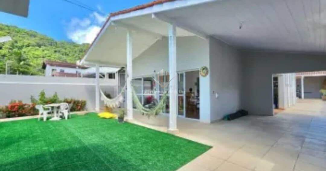 Casa Térrea no Jardim Guaiuba Guarujá SP.
