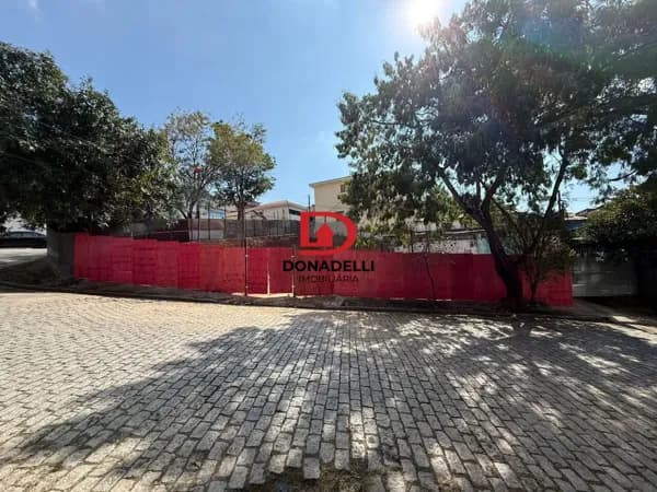 Ótimo Terreno de esquina no Jardim Ubirajara