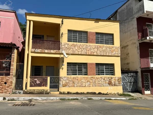 Apartamento térreo para locação no Centro em Lima Duarte/MG.