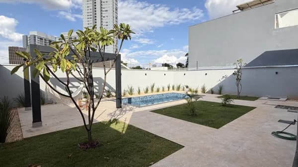 CASA TÉRREA DE ALTO PADRÃO | JARDIM ATLÂNTICO | 3 SUÍTES | 420 M² DE LOTE | A 100 METROS DO PARQUE CASCAVEL