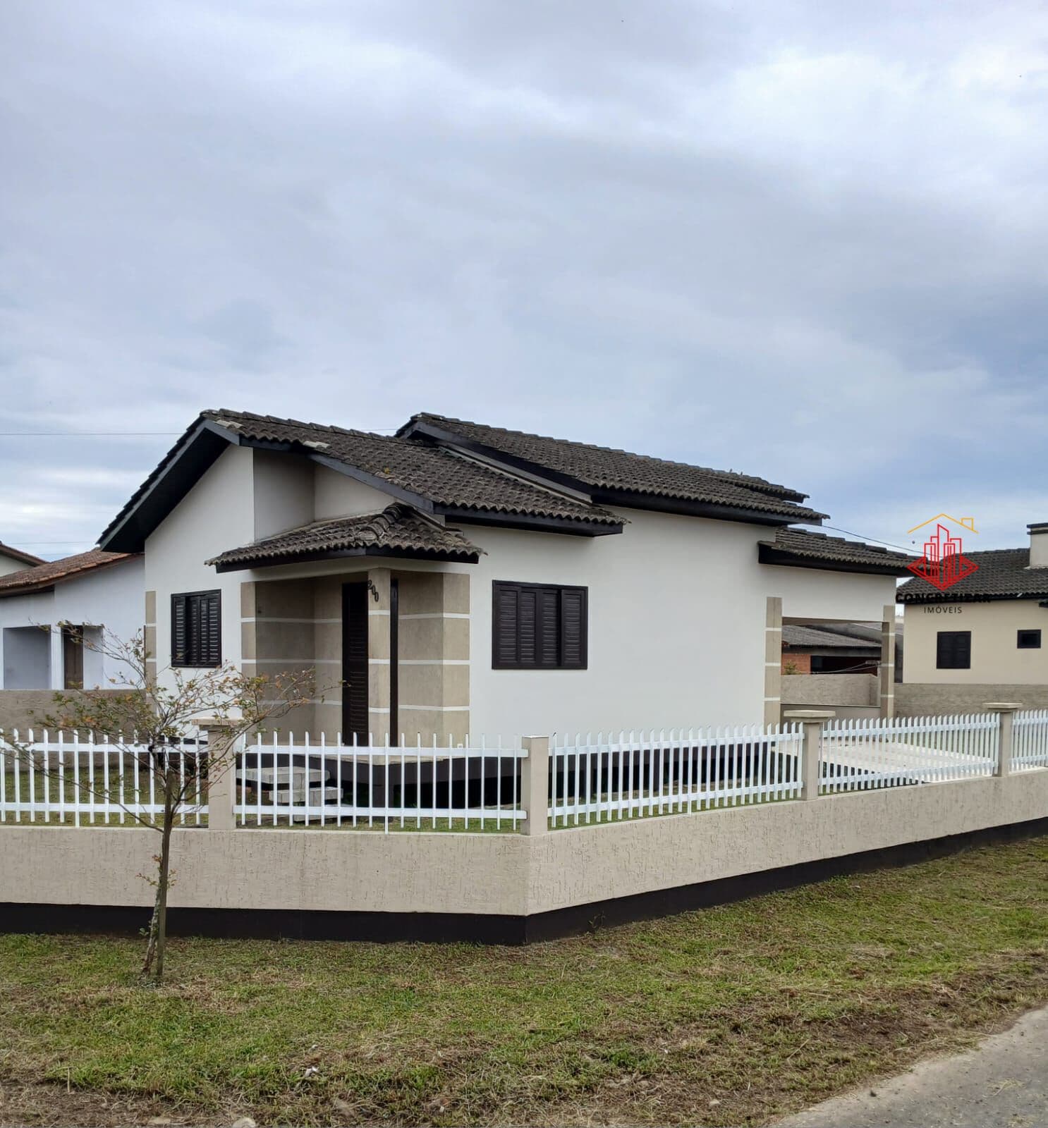 Casa de esquina com terreno amplo