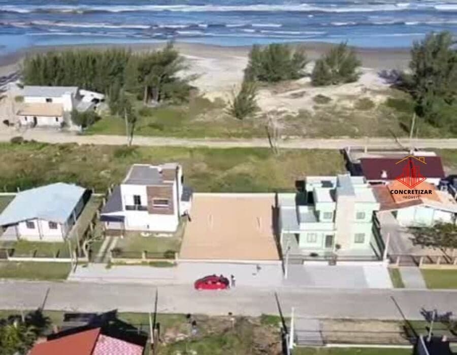 Terreno a poucos passos do mar