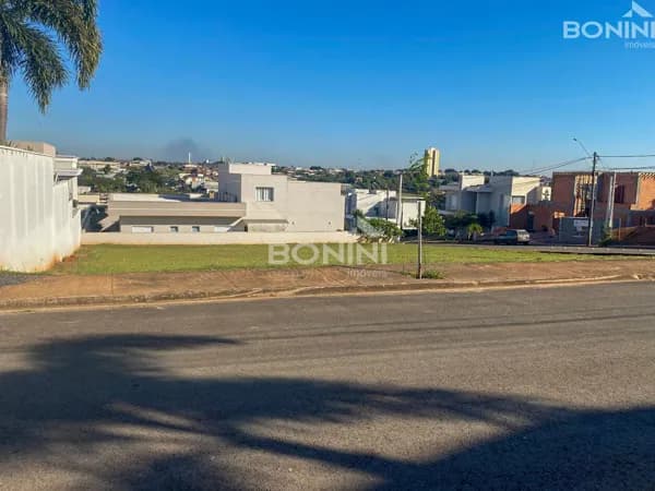 Terreno à Venda no Condomínio Villagio em Americana