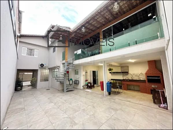 Casa Ampla com 307m², 4 Ambientes Íntimos e Área Gourmet no Jardim Maristela - Itapevi