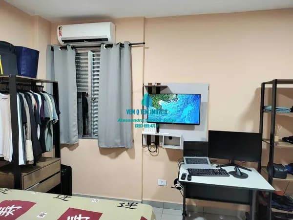 Apartamento STUDIO meia quadra da praia, vaga e portaria 24h Gonzaga em Santos.