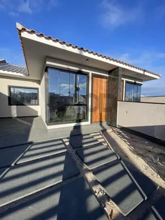 Casa 2 dormitórios, sendo 1 suíte com planta diferenciada