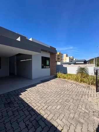 Casa com 3 Dormitórios e Suíte no Loteamento Bosque da Pedra – São José/SC