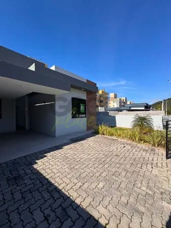 Casa com 3 Dormitórios e Suíte no Loteamento Bosque da Pedra – São José/SC