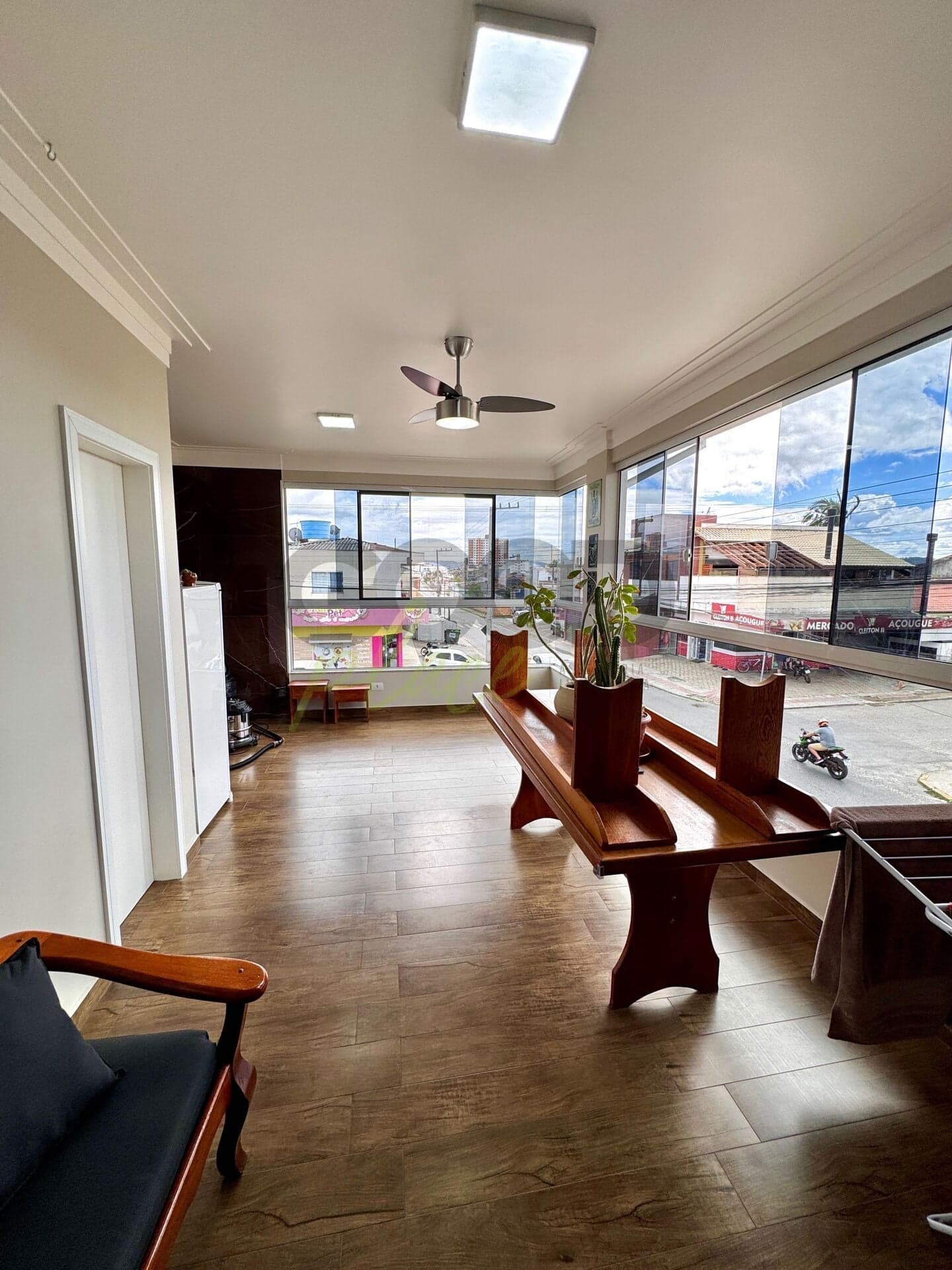 residencial misto - casa e salas comerciais