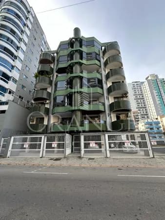 OPORTUNIDADE NO CORAÇÃO DE MEIA PRAIA