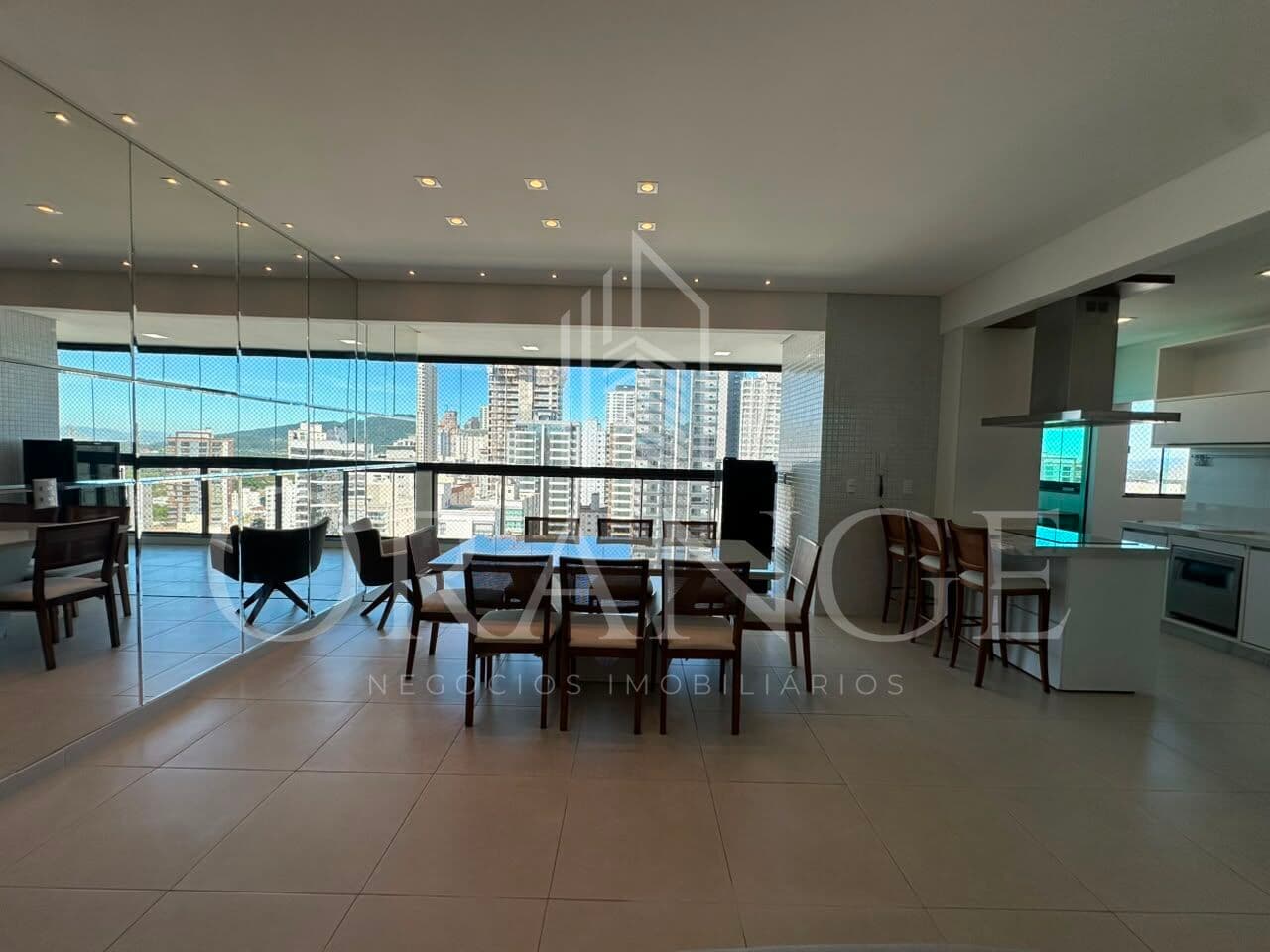 Apartamento 4 Suítes à Venda na Meia Praia | Metropolitan Residence