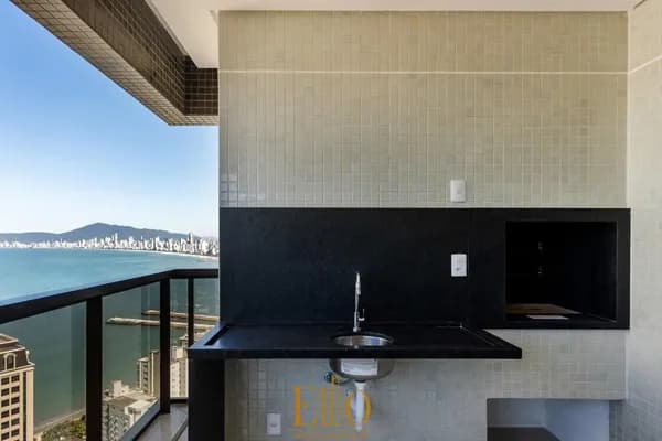 Apartamento Boulevard Royal, 02 suítes + 2 vagas. Centro de Itapema/ SC