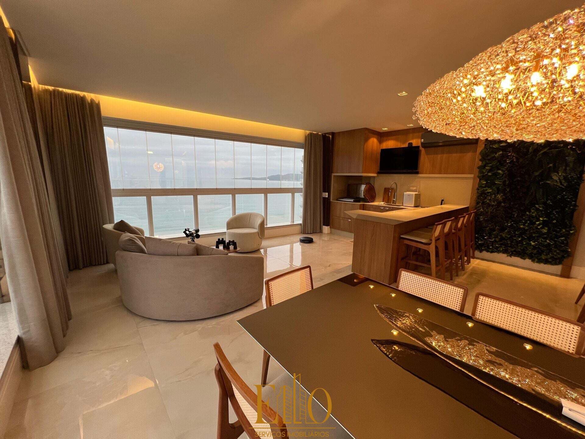 Apartamento Alto Padrão, Ed. Illuminato. 04 Suítes + 03 Vagas. Meia Praia em Itapema/SC