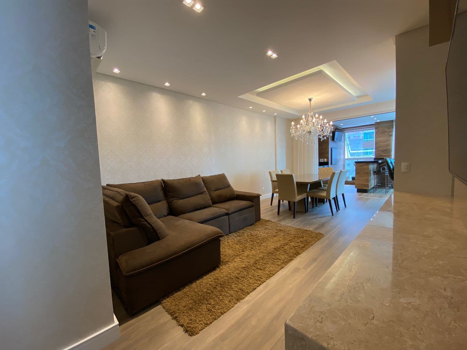 Apartamento Mobiliado, Edifício Cannes, 03 Suítes + 02 Vagas de garagem, Meia Praia em Itapema/SC