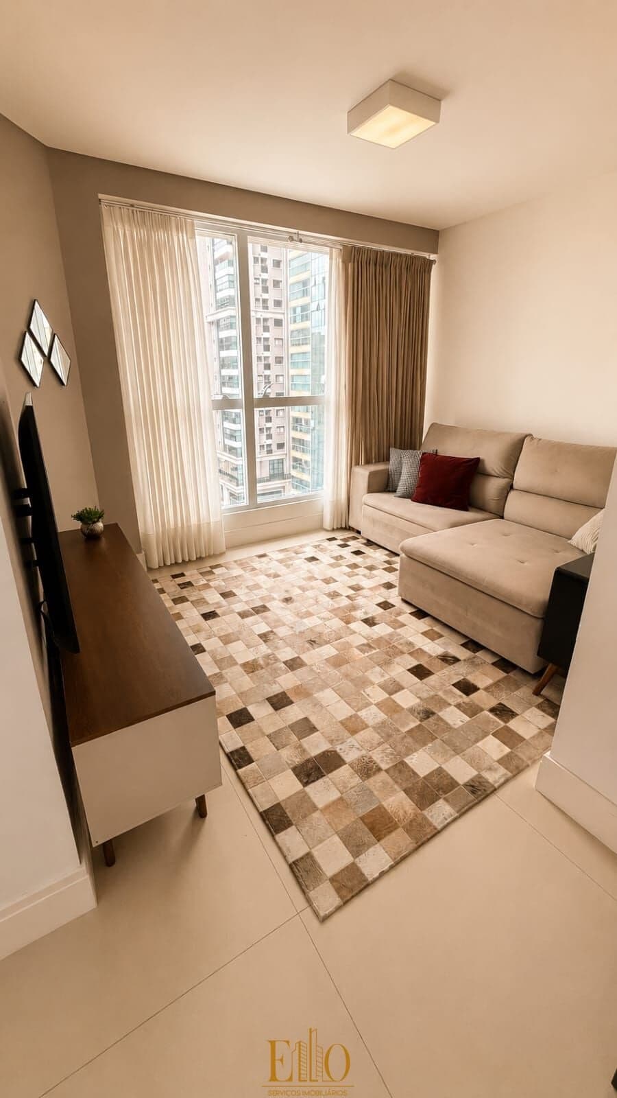 Edifício Grand Chateau, 3 Suítes e 2 vagas de garagem, mobiliado e equipado. Meia Praia em Itapema/SC