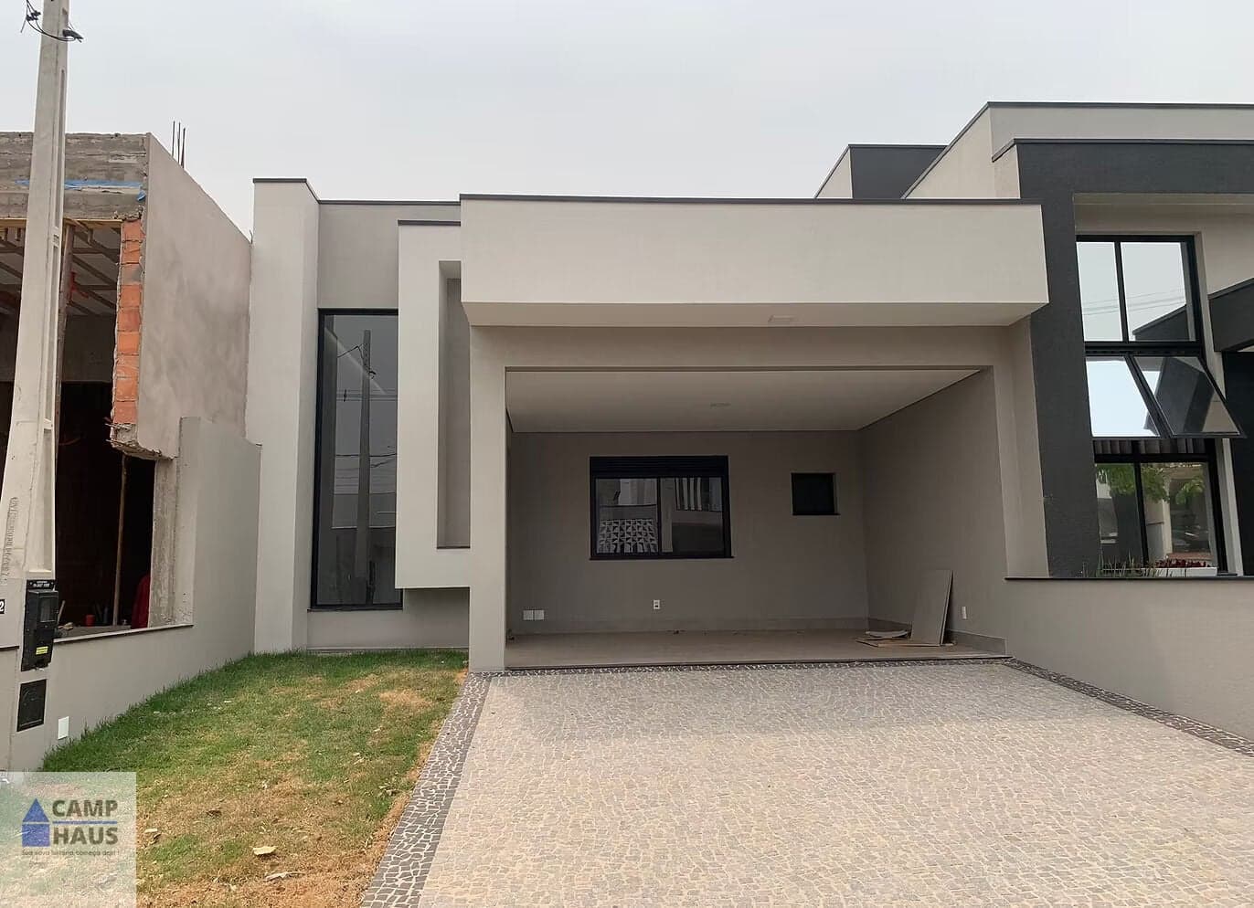 Casa térrea em Condomínio com 3 suítes em Paulínia - SP