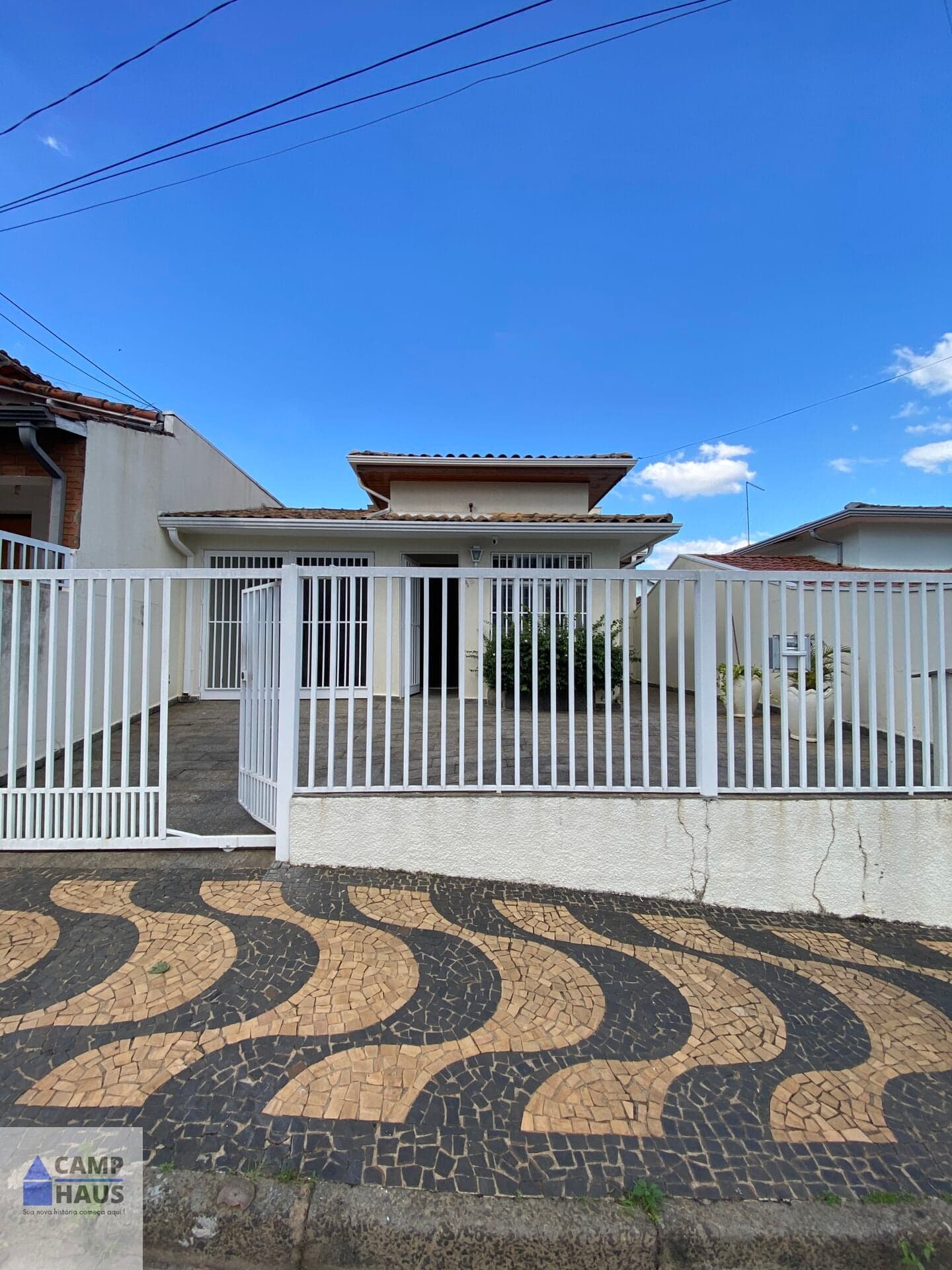 Casa Térrea para alugar no Taquaral em Campinas | 3 Quartos, Suíte, Edícula e Terreno de 354m²