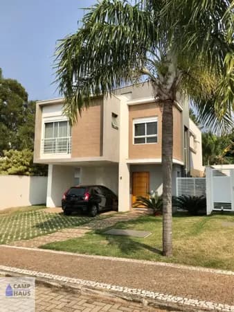 Casa em Condomínio tipo vila, com 3 suítes e 4 banheiros