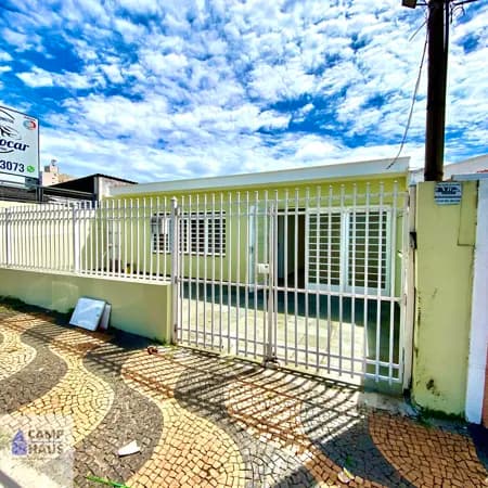 Casa com 3 Quartos e 2 banheiros à Venda, 152 m² por R$ 590.000, térrea reformada