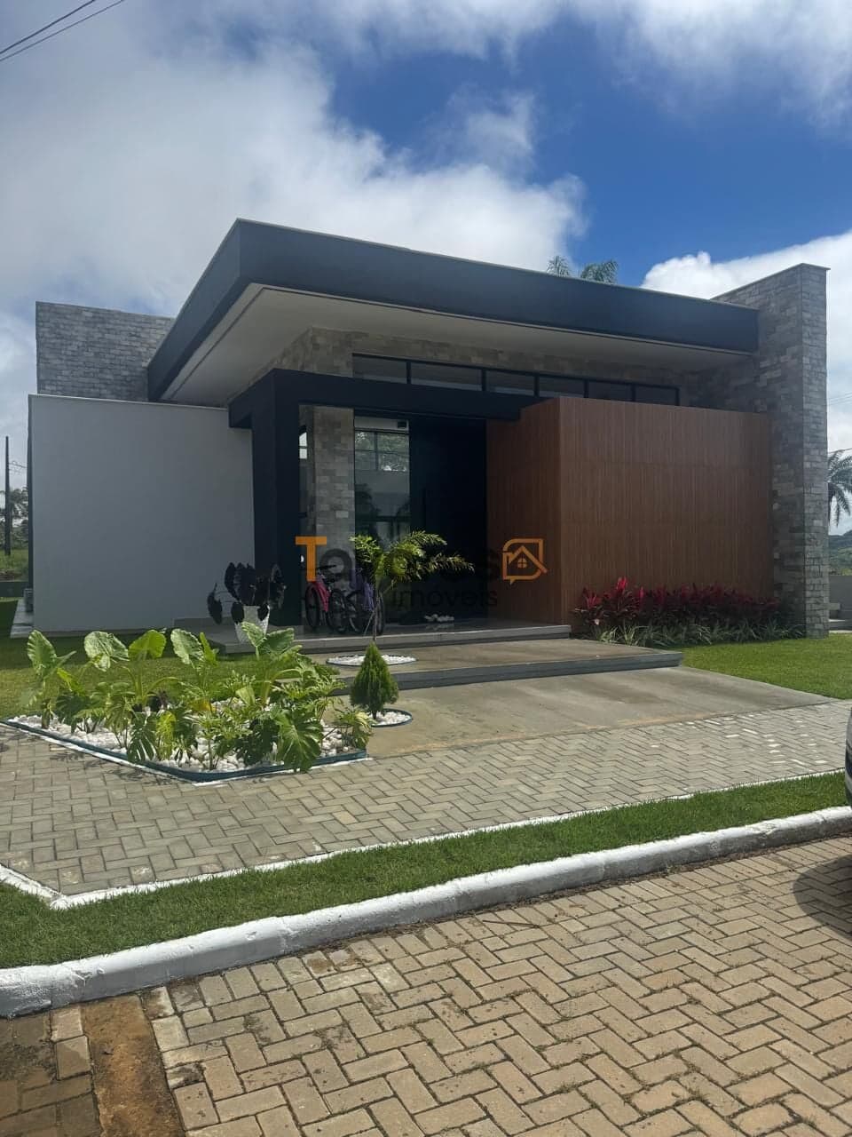 Casa á Venda no Condomínio Jardim Imperial-Bananeiras