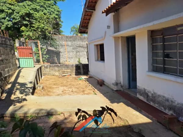Urgente: Casa com terreno amplo na Zona Leste