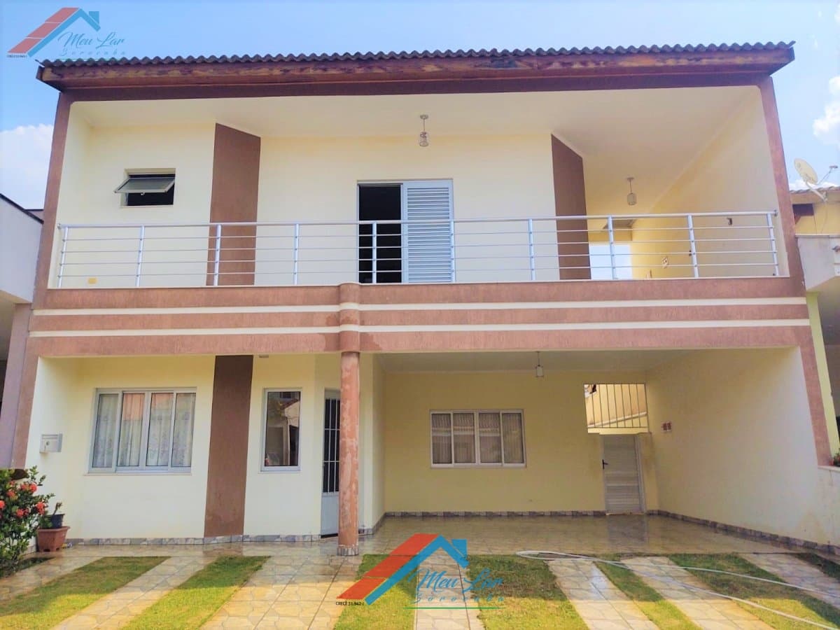 Linda Casa em Condomínio