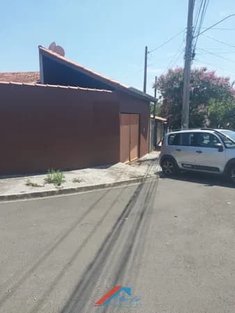 Casa de esquina com ótimo custo x benefício