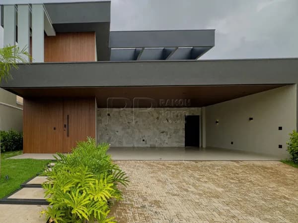 Casa térrea à venda no Condomínio Recanto do Lago com 4 suítes, piscina aquecida, energia fotovoltaica.