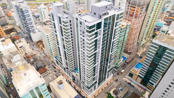 Apartamento mobiliado, bem localizado, com ótimo lazer.