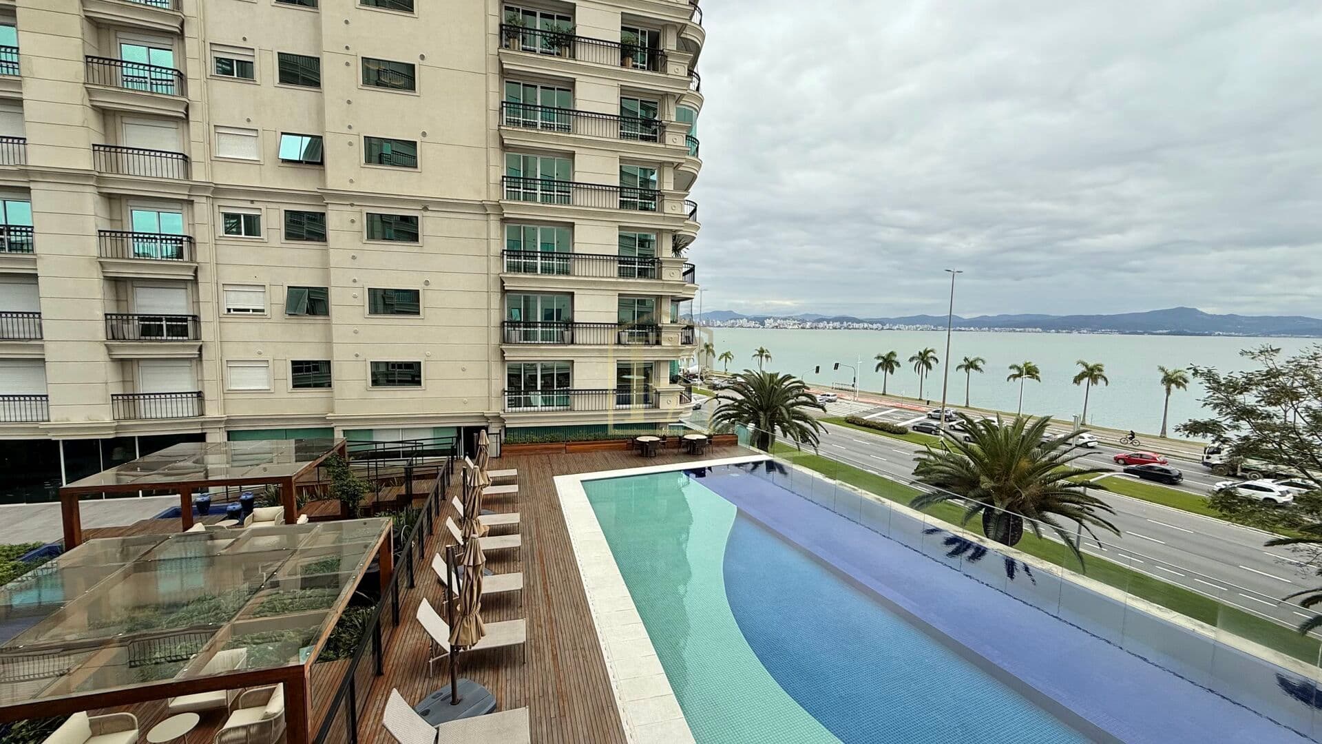 APARTAMENTO FRENTE MAR - 316M2 - 4 SUITES - 4 VAGAS