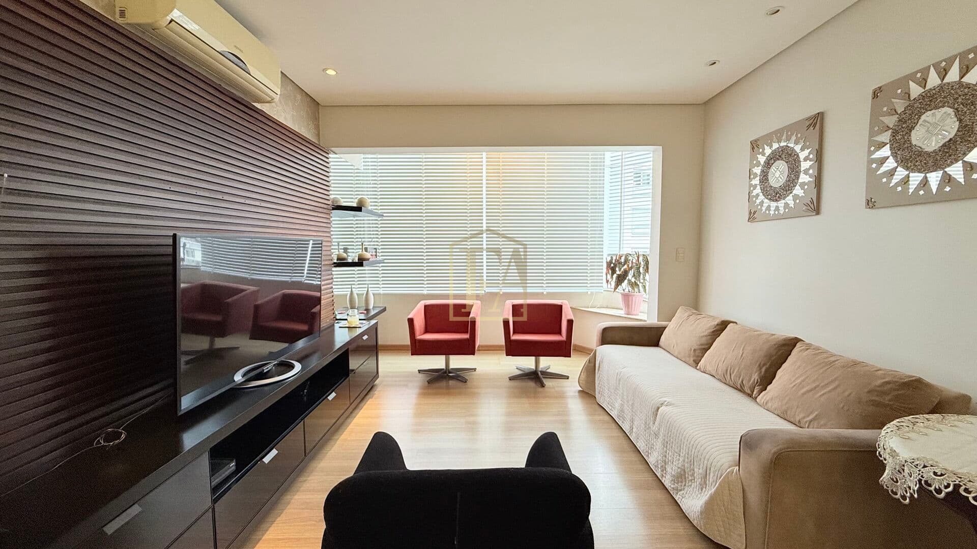 Apartamento Quadra Mar - 117m2 - 3 Quartos mais dependência. 1 vaga