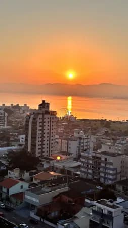 Apartamento mobiliado e decorado à venda no Estreito – 103 m² privativos | Vista para a Beira-Mar Continental