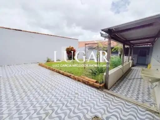 Casa à venda no bairro Santa Mônica em Uberlândia.