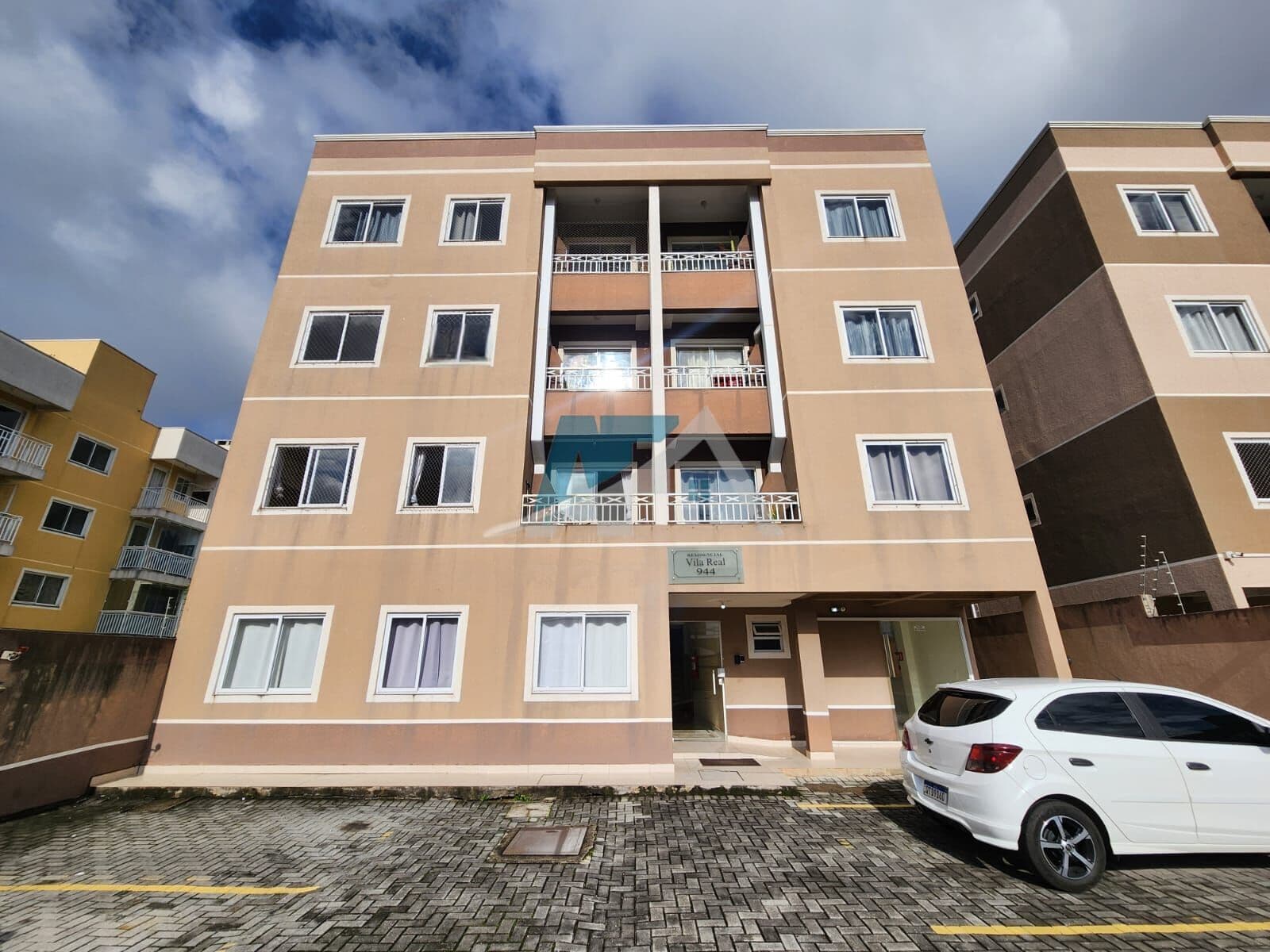 APARTAMENTO À VENDA EM SÃO JOSÉ DOS PINHAIS