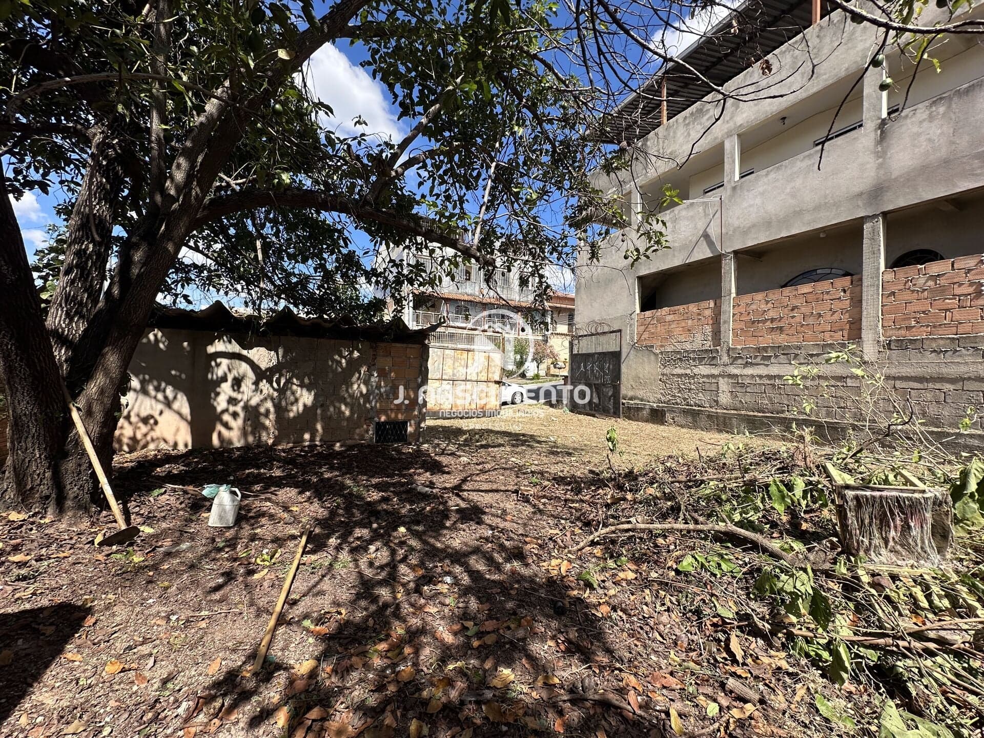 Lote de 398m2 á venda no bairro Tropical em Contagem - MG