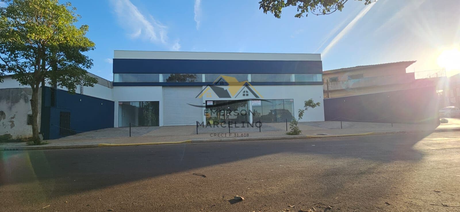 ALUGO Excelente Ponto Comercial na Av. Tiradentes