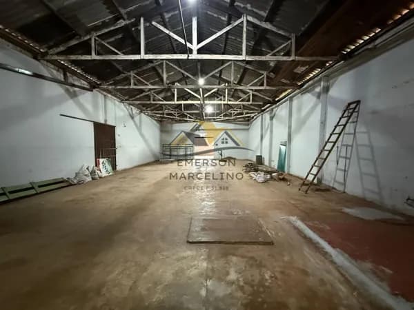 ALUGO Barracão com 500m2 na Região Central