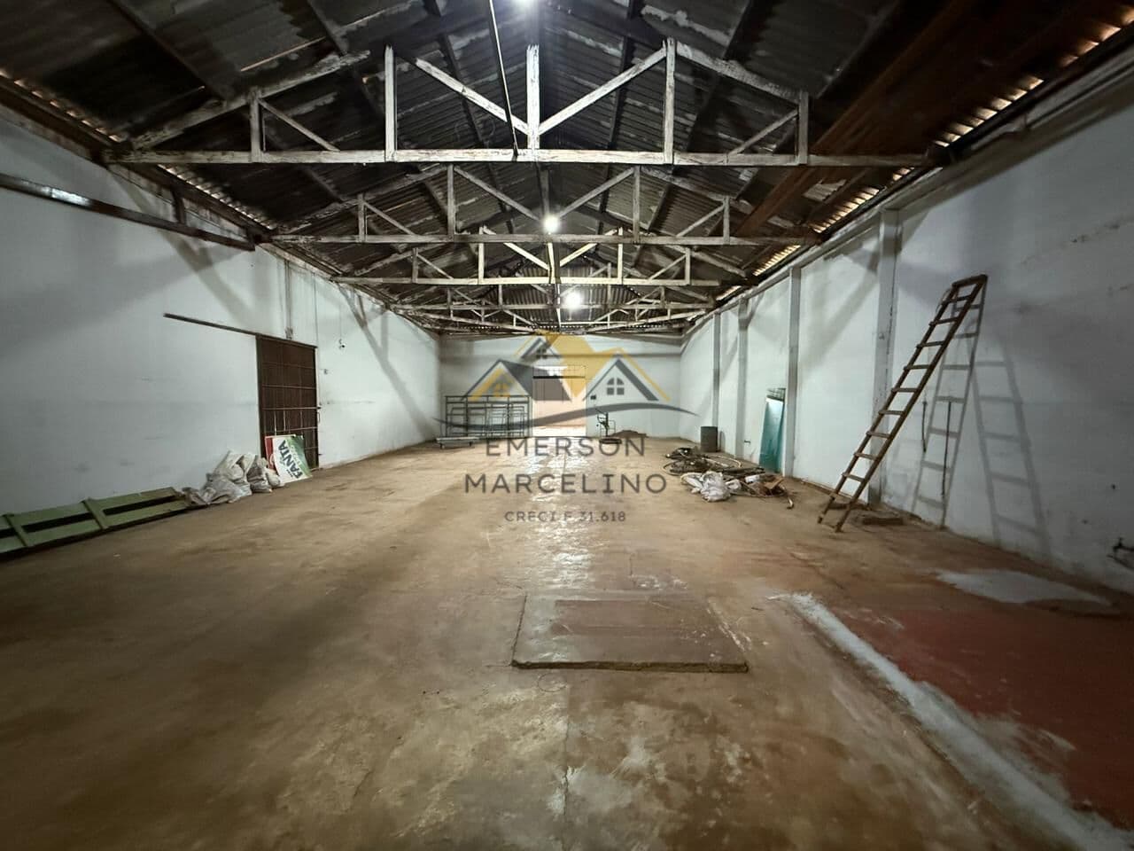 ALUGO Barracão com 500m2 na Região Central