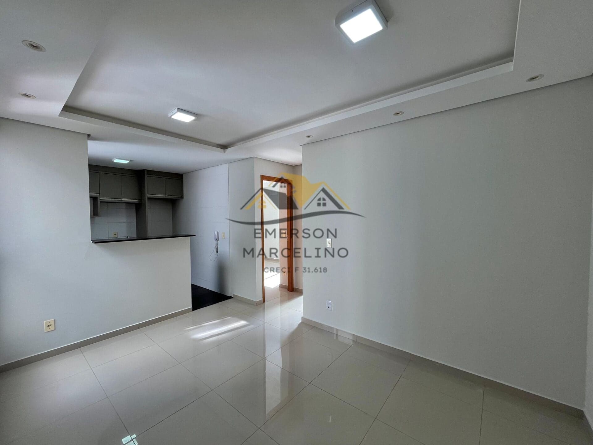 ALUGO Apartamento com Armários e 2 Dormitórios
