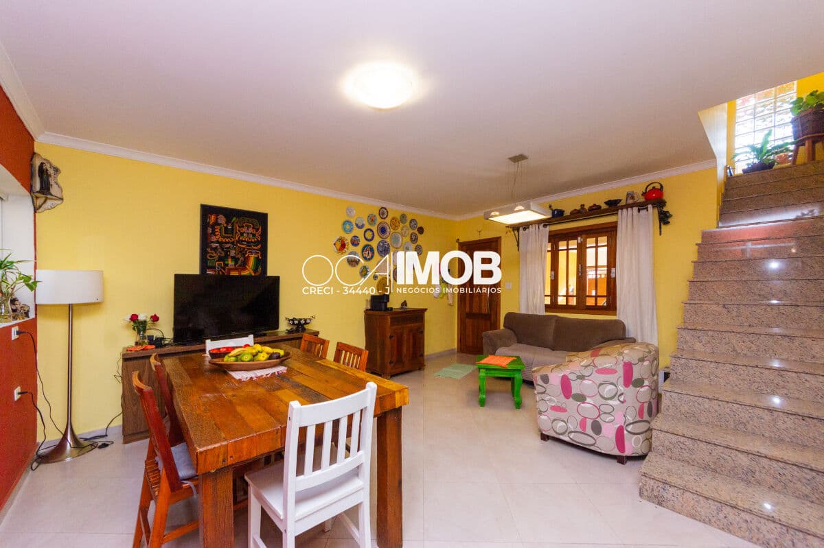 🏡 Sobrado à venda – Conforto, espaço e excelente localização!