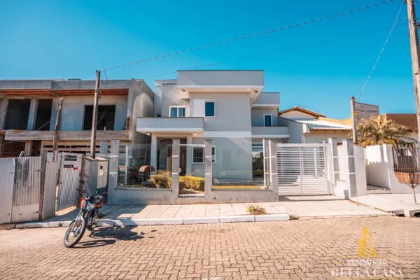 Casa Moderna Semi-Mobiliada com Piscina