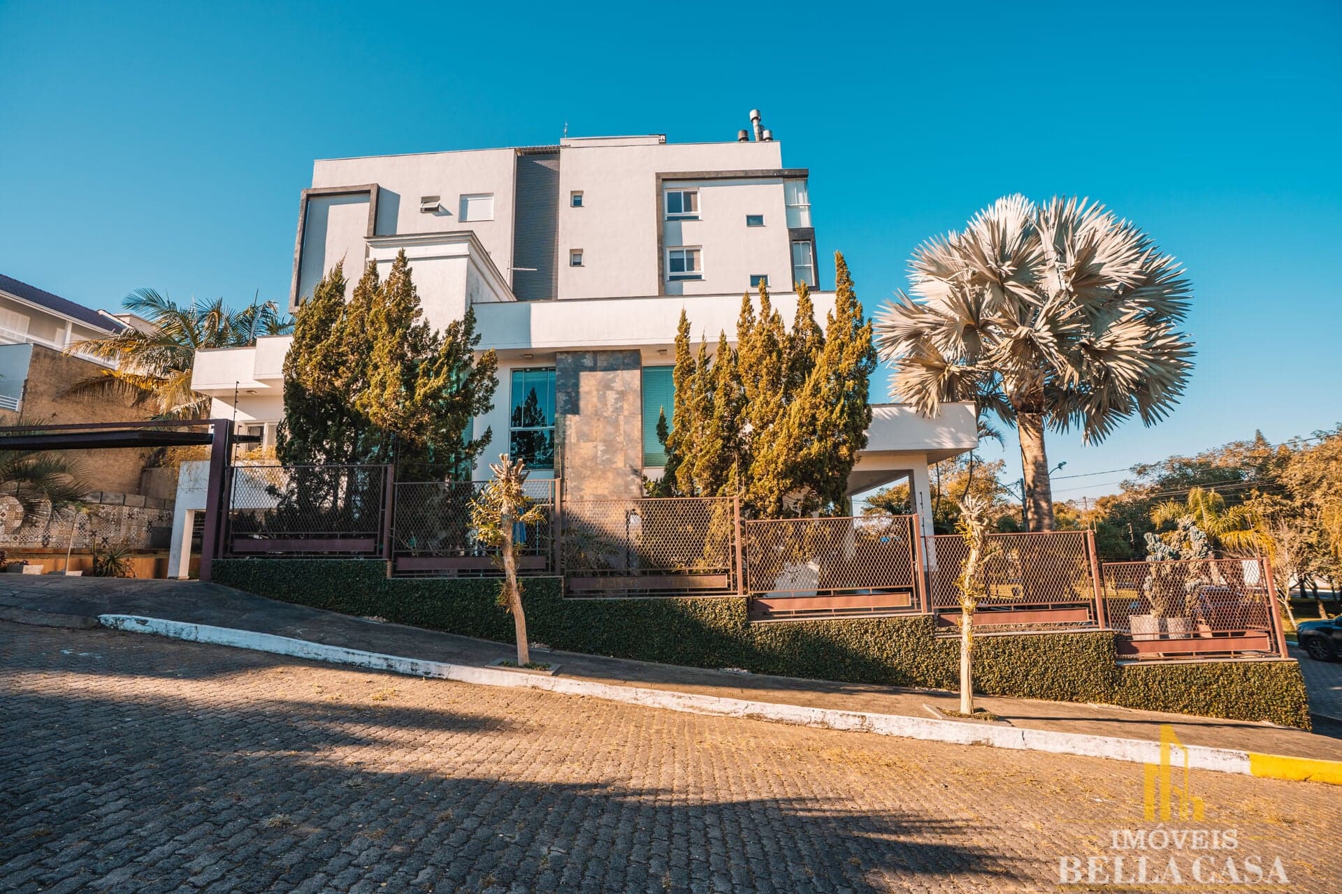 Casa Alto Padrão de Esquina