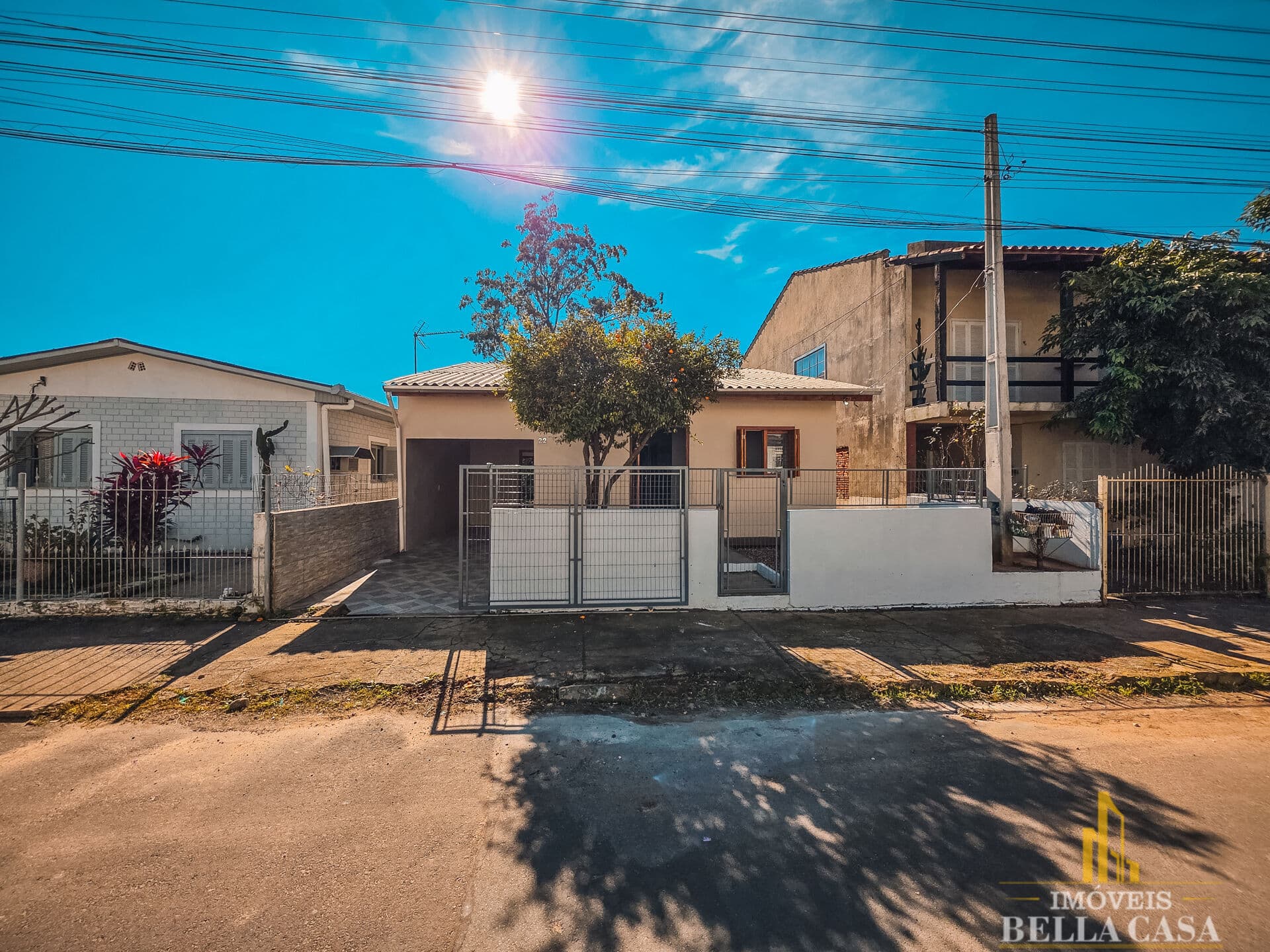 Casa 3 Dormitórios com Quintal