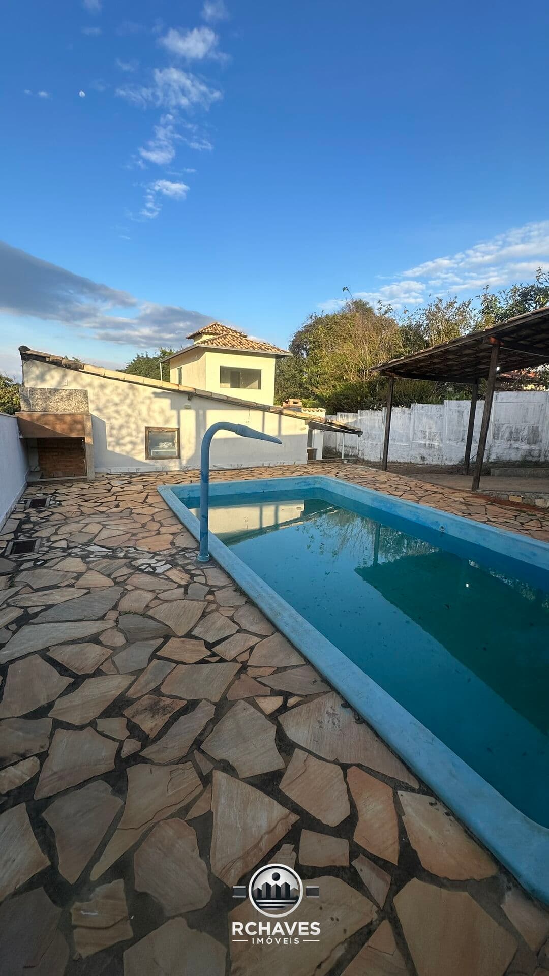 EXCELENTE CASA COM PISCINA E CASA DE APOIO NO CONDOMÍNIO VILLAGE DO GRAMADO – LAGOA SANTA/MG