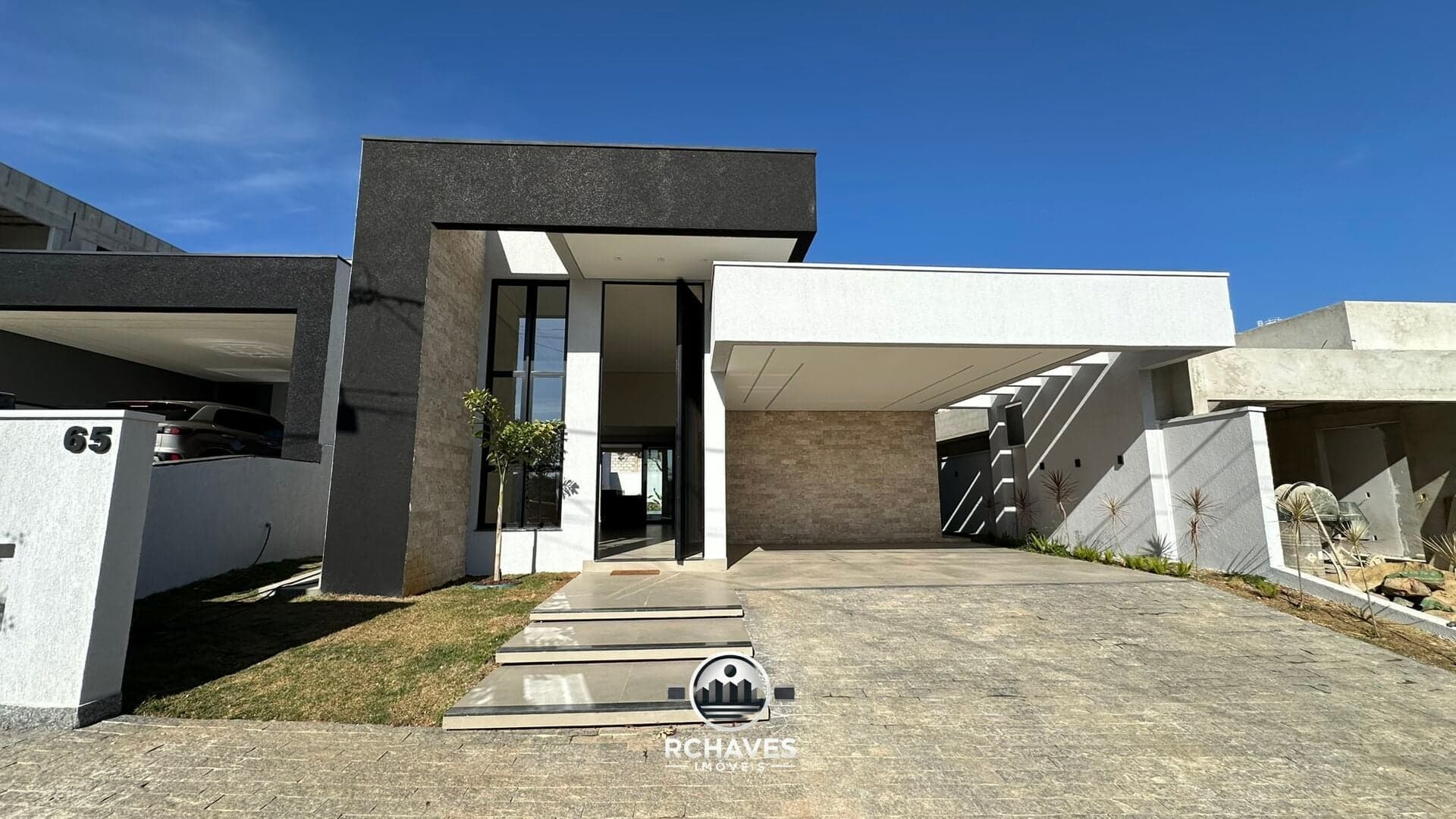 CASA NOVA DE ALTO PADRÃO COM PISCINA, 4 QUARTOS E PÉ-DIREITO DUPLO NO CONDOMÍNIO MARIPOSAS – LAGOA SANTA/MG