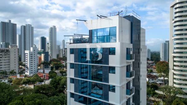 Apartamento alto padrão com 134m² em rua arborizada e tranquila em Casa Forte em Recife/PE